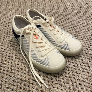 Rothy’s Lace Up Sneaker in EUC